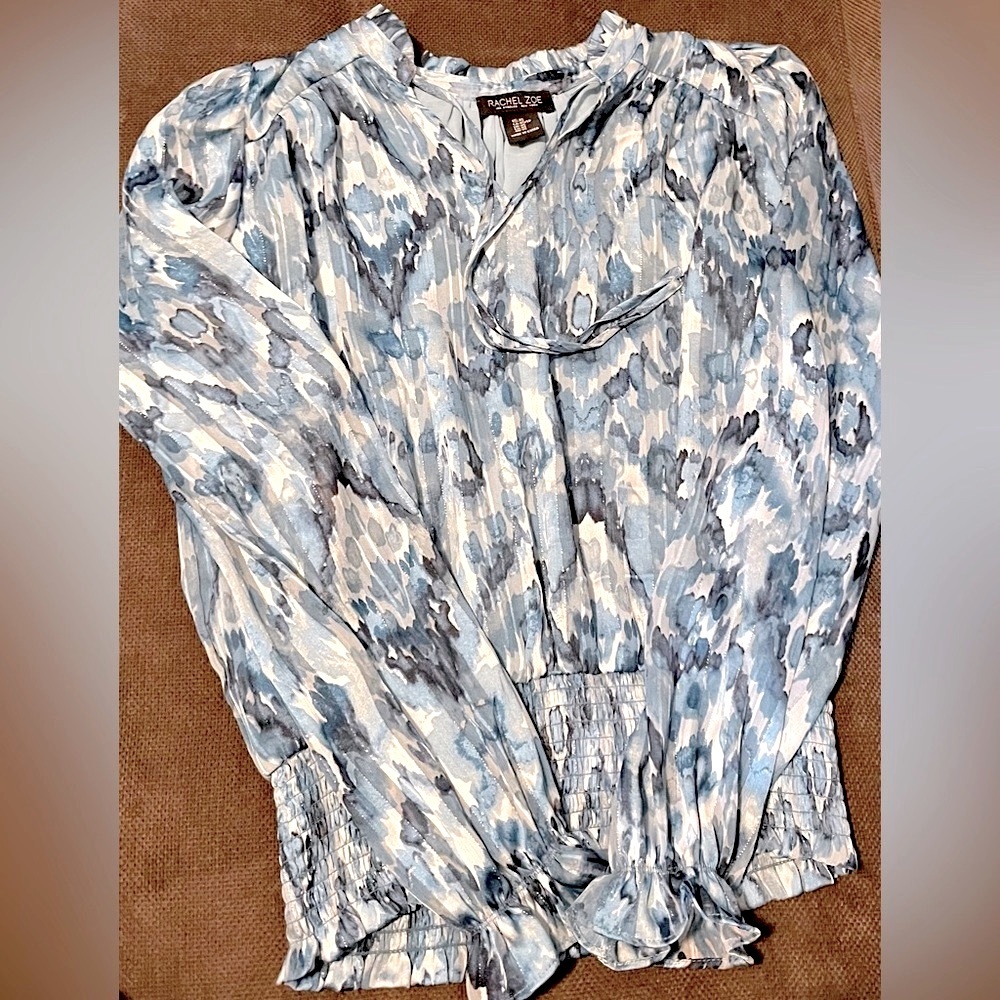 🩵🤍🩵Rachel Zoe Blue/white/silver Abstract Blouse. Like New.